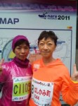 奈良マラソンに参加した塩垣監事（写真右）